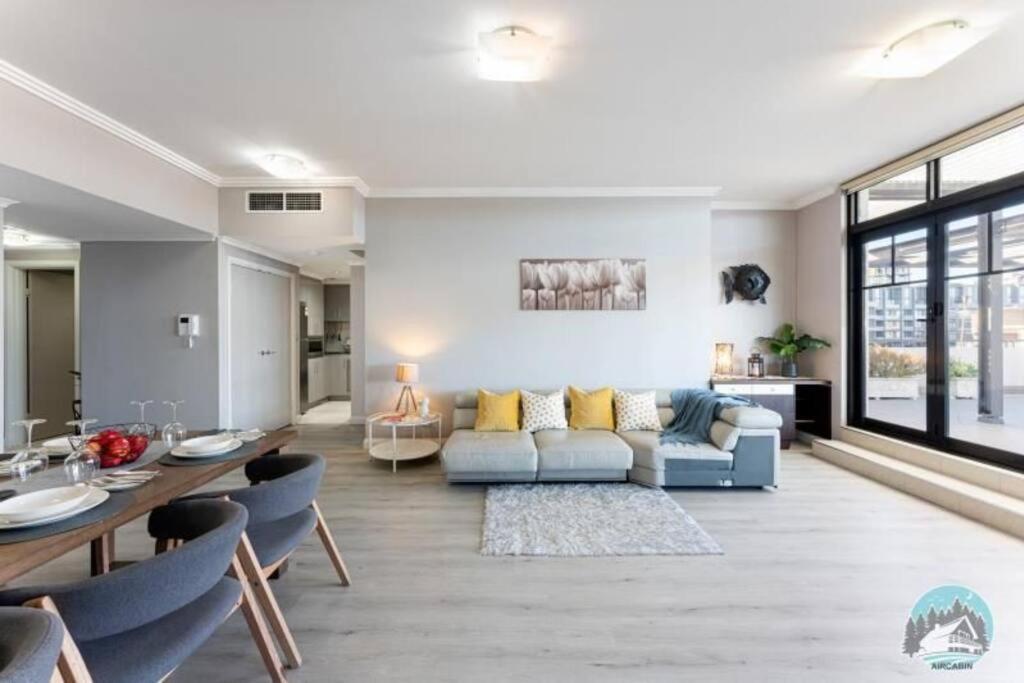 Breathtaking Waterfront Penthouse With Bigterrace Near To Olympic Park * Sydney