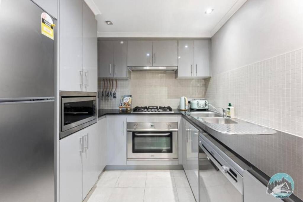 Apartment Breathtaking Waterfront Penthouse With Bigterrace Near To Olympic Park